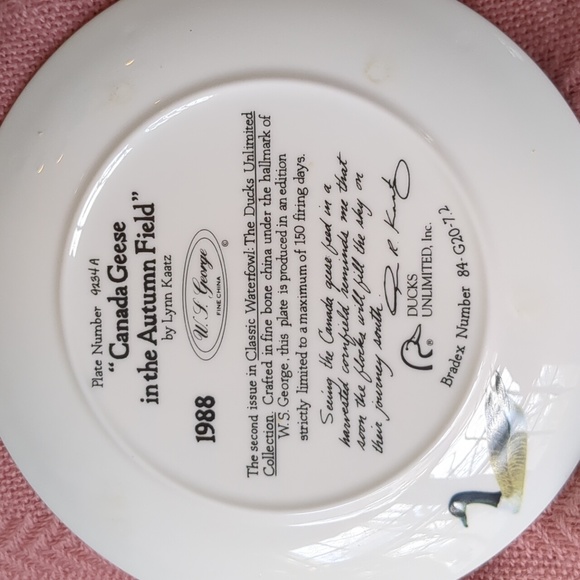 Lynn Kaatz, Plate, Canada Geese in Autumn Field - Picture 2 of 3